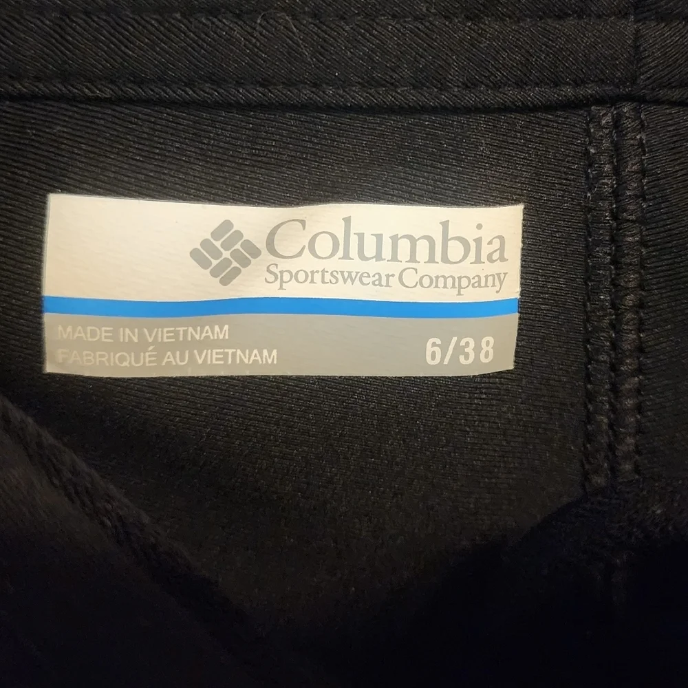 Columbia Women's Skort Size 6 / 38 Black. Water repellant w/Omnishield.
